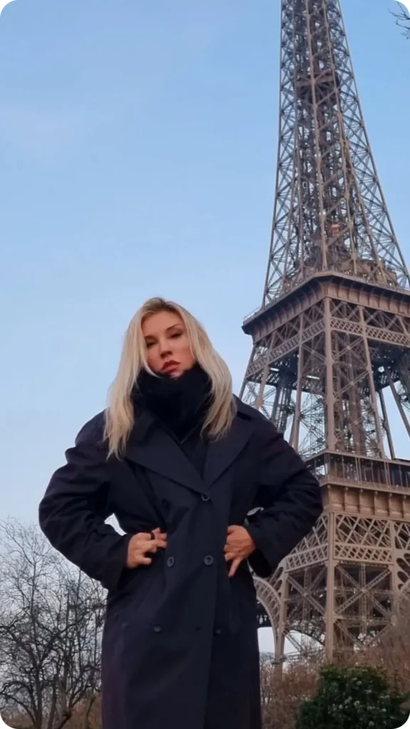 Pietra Príncipe pose with eiffel tower