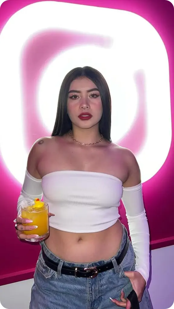 May Osorio wearing white sirt and pose for erome official